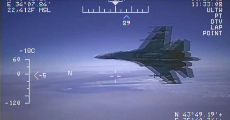 УСИЈАЛО СЕ НЕБО ИЗНАД БАЛТИКА: Руски ловац пресрео амерички шпијунски авион САД!